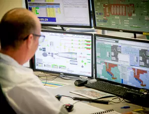 Operative viewing screens in the control room