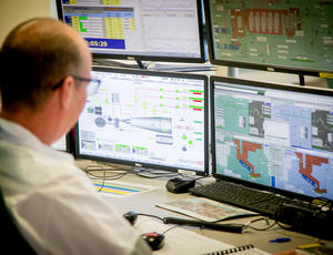 Operative viewing screens in the control room